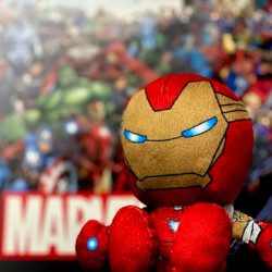 PELUCHE UNCANNY BRANDS MARVEL IRONMAN