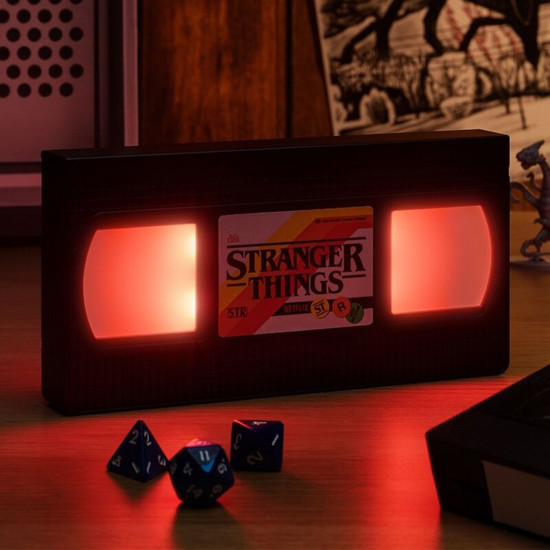 LAMPARA PALADONE STRANGER THINGS VHS LOGO Lampara merchandising LAMPARA PALADONE STRANGER THINGS VHS LOGO Lampara merchandising